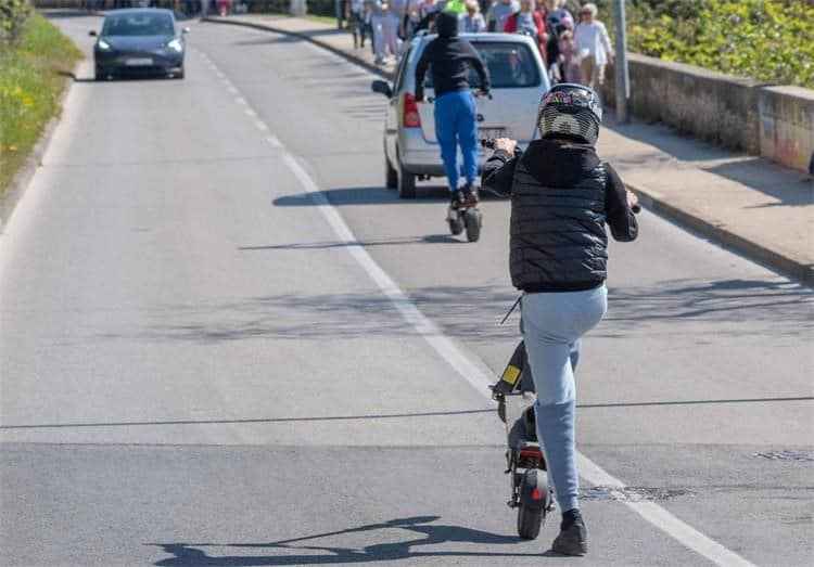 Autom udario u djevojčice na romobilu, obje su ozlijeđene
